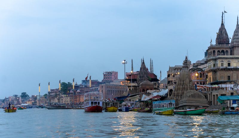 free-photo-of-ganges-coast-in-varanasi-city