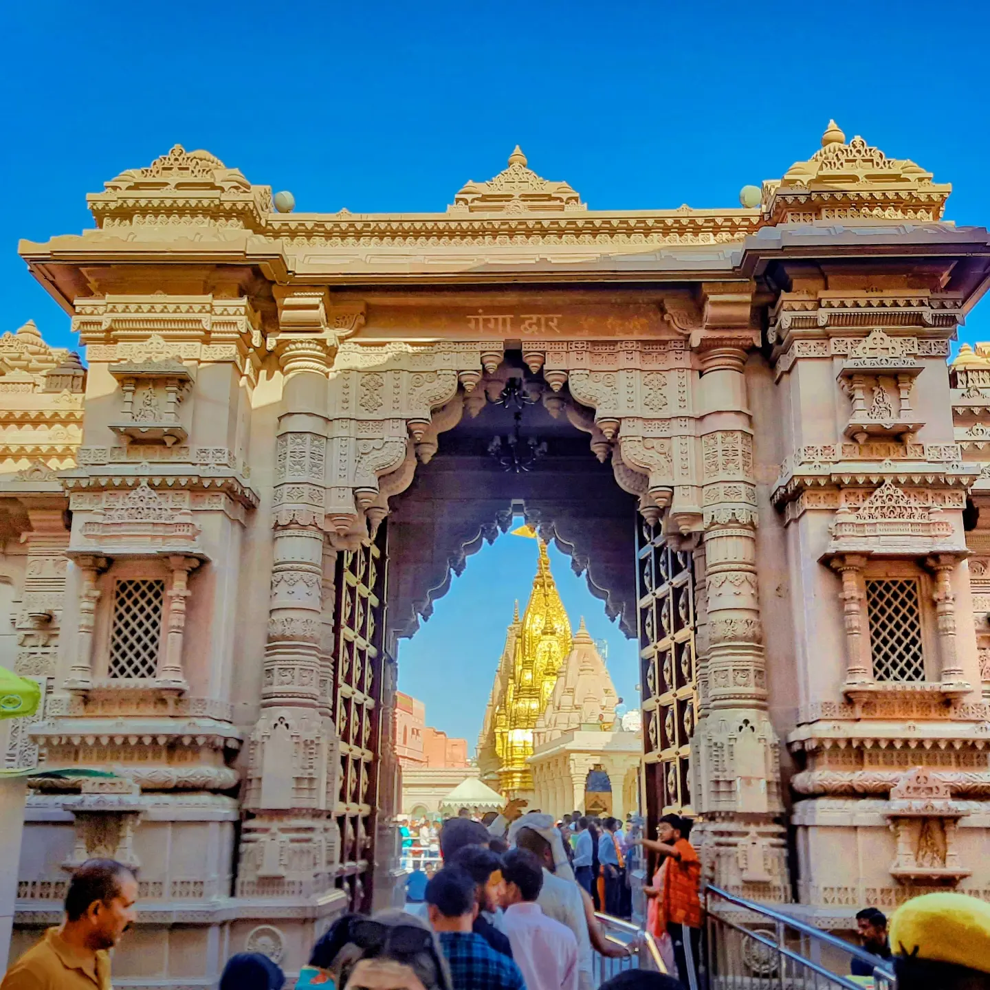 Ganga_Dwar,_Gateway_of_Corridor_of_Kashi_Vishwanath_Temple,_Varanasi-1