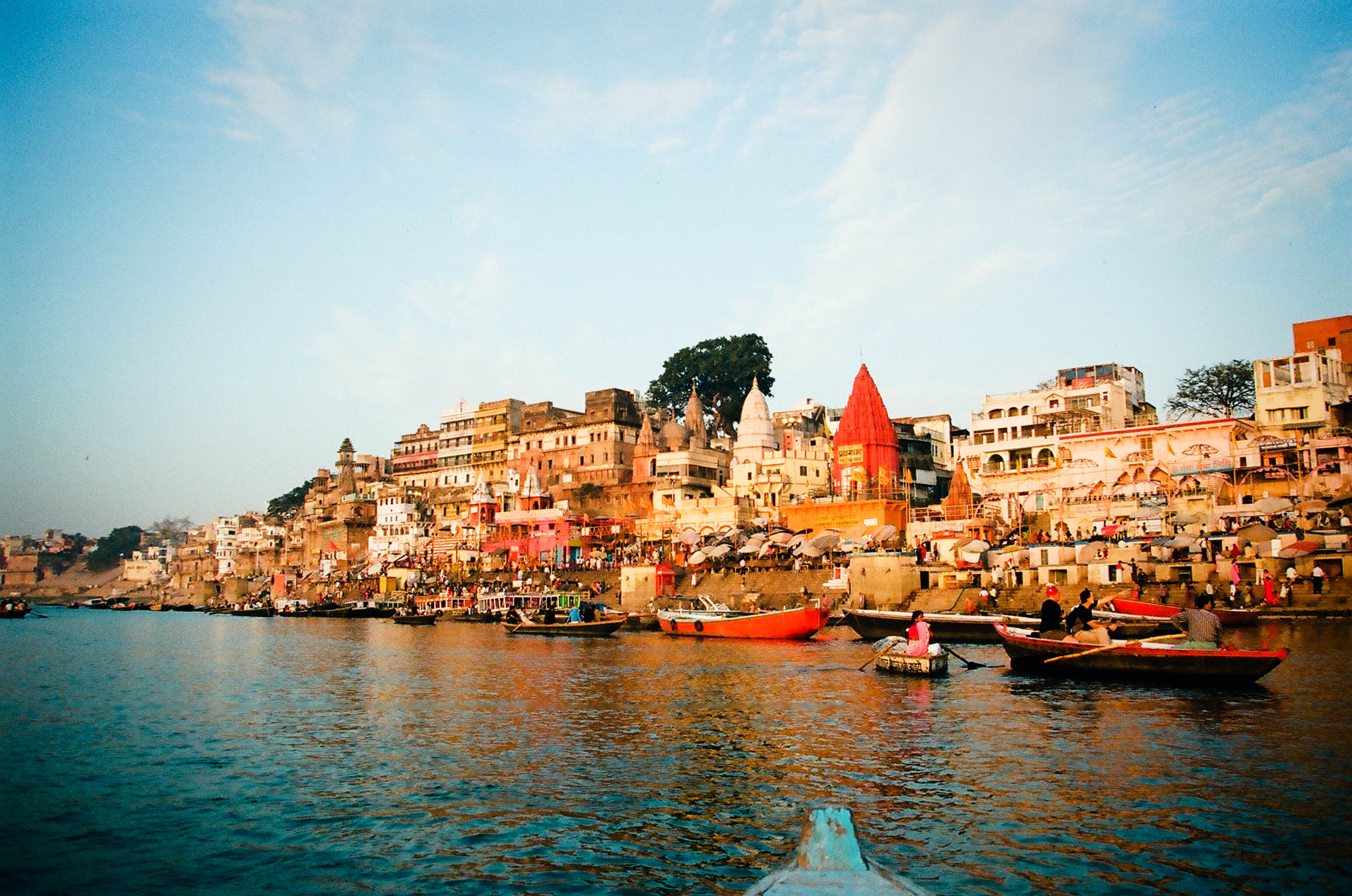 Ganges_River_bank_in_Varanasi