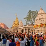 Sawan 2024: Devotees Flock to Kashi Vishwanath Dham on the Fourth Monday, Reverberating with "Har Har Mahadev"