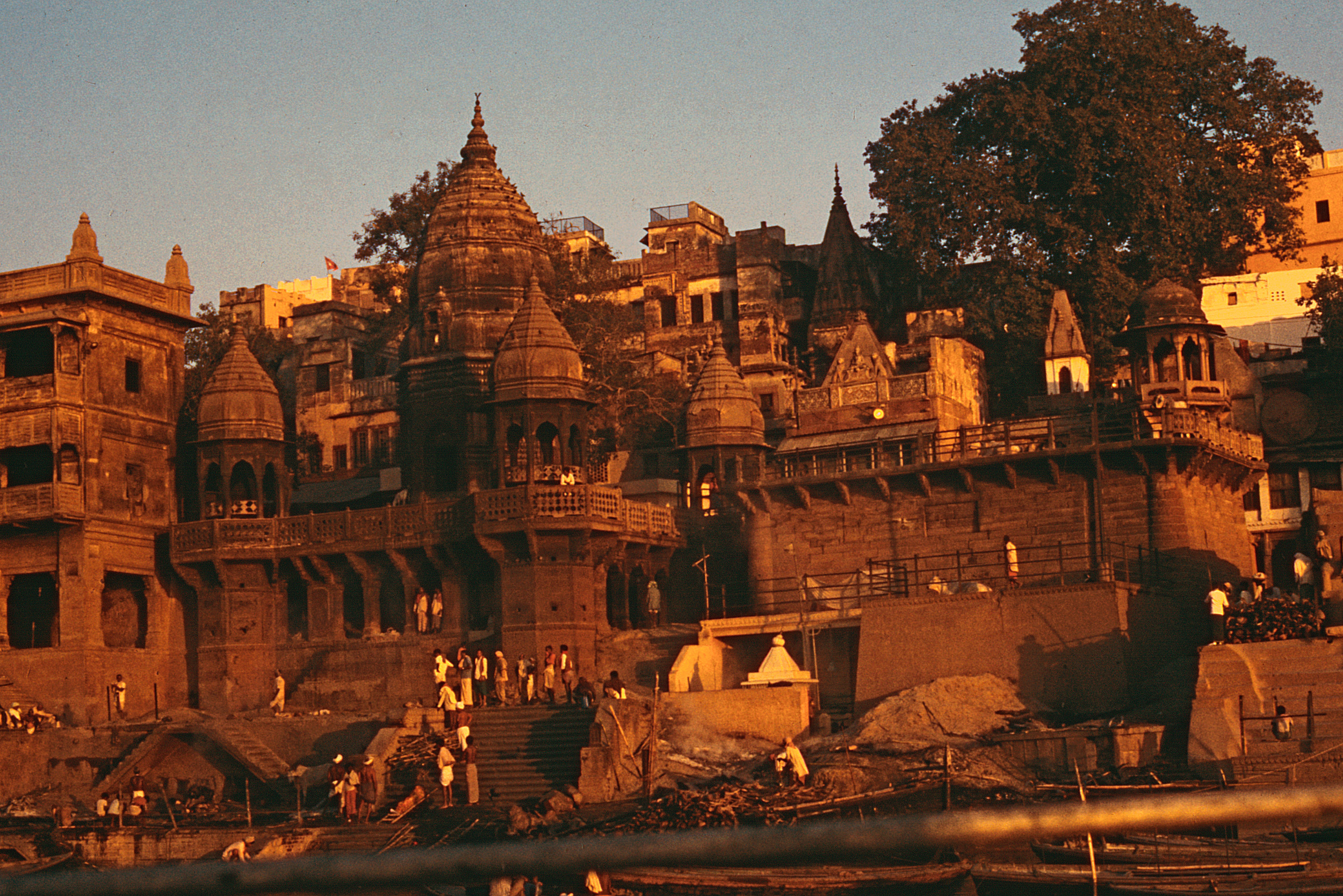 Manikarnika_Ghat_(33412451120)