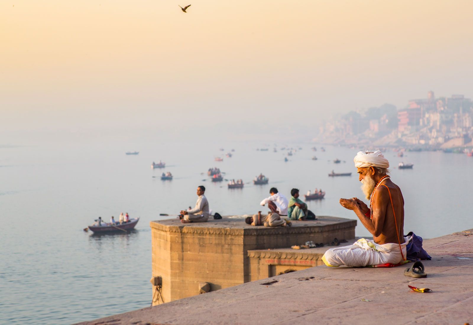 Morning-prayers-Ganges-River-India-Varanasi