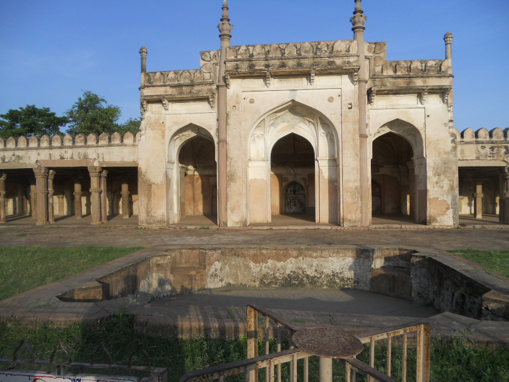 Shahi_masjid_at_shahi_fort