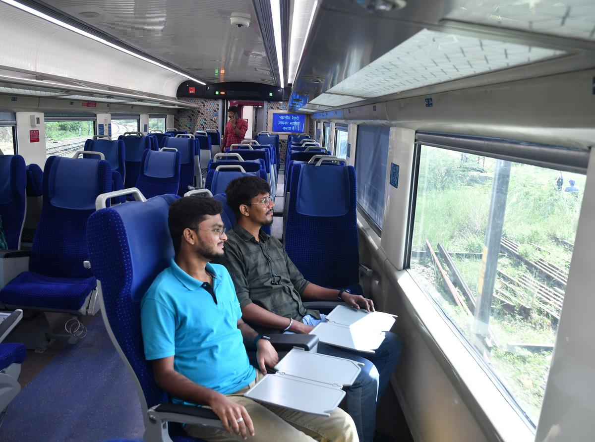 _Vande_Bharat_express-04