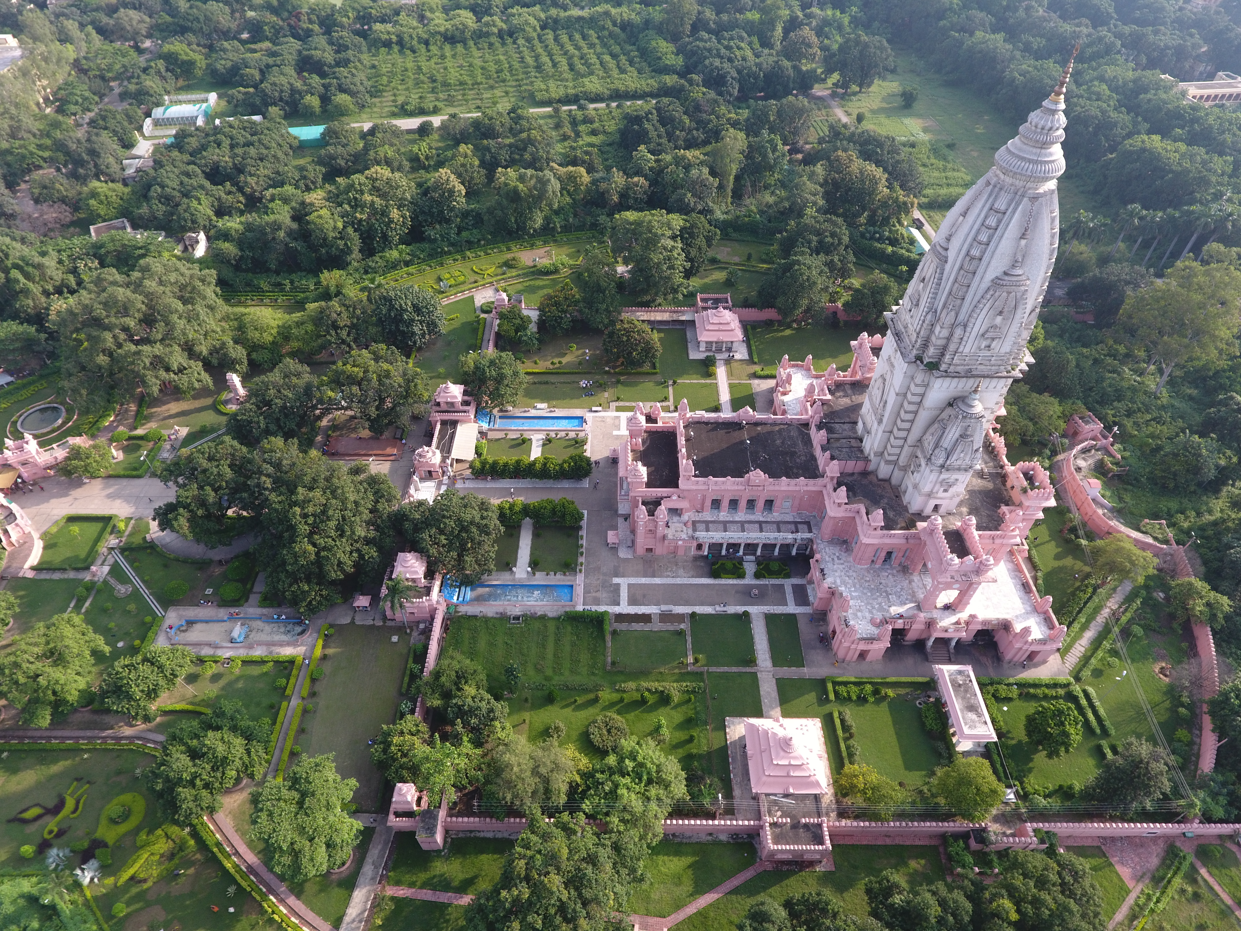 Vishwanath_Temple,_BHU,_Varanasi-1